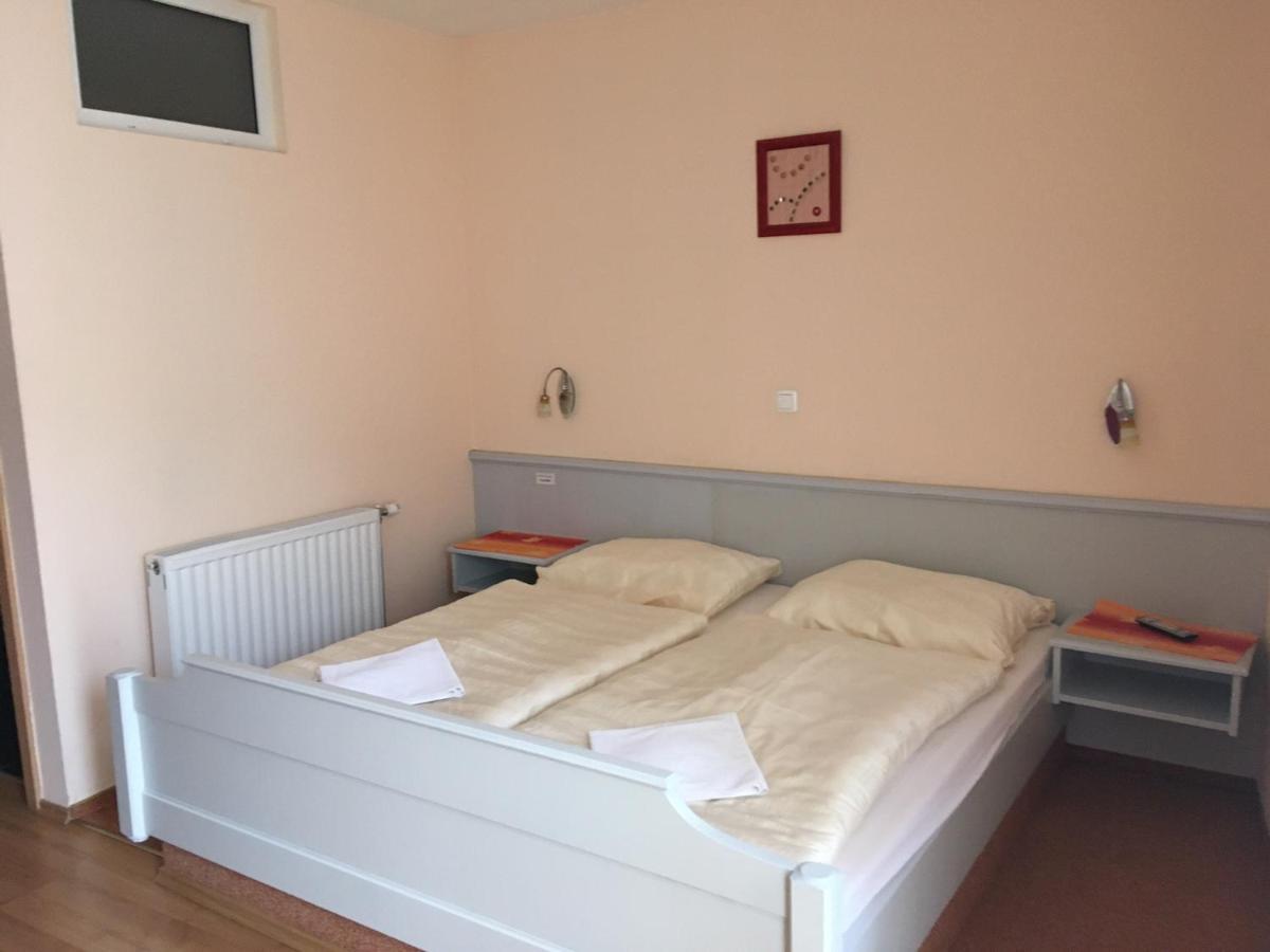 Hotel Foter Panzio Baja Zewnętrze zdjęcie