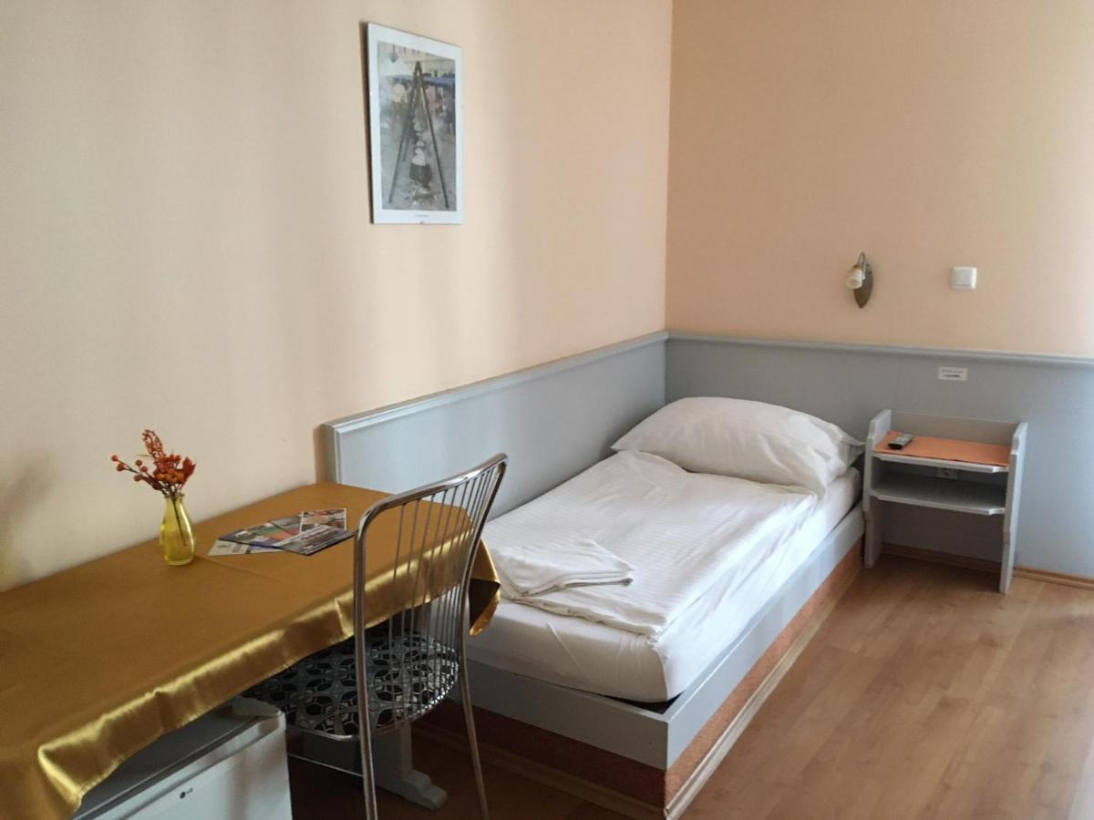 Hotel Foter Panzio Baja Zewnętrze zdjęcie