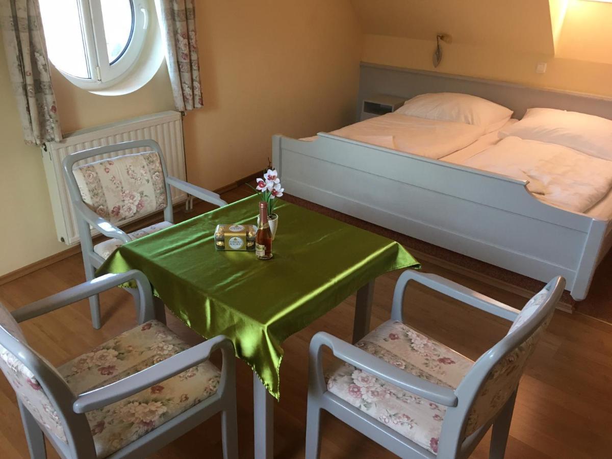 Hotel Foter Panzio Baja Zewnętrze zdjęcie